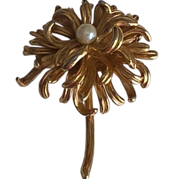 Vintage 1960s Signed Boucher Gold Plated Faux Pearl Chrysanthemum Brooch 8374P - Picture 1 of 10